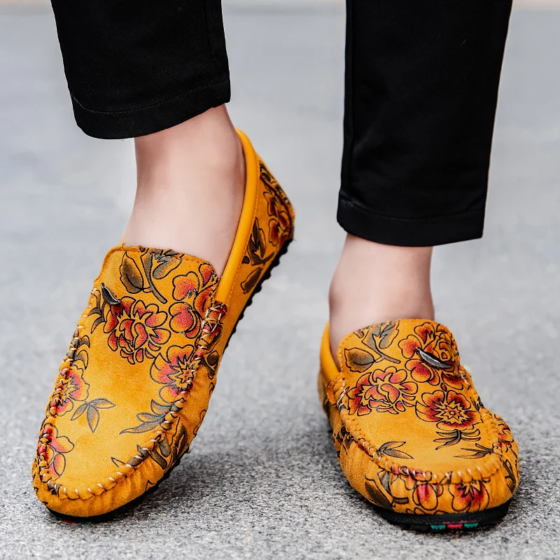 Loafers de Couro com Padrão Floral