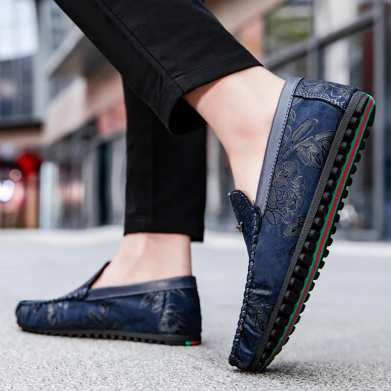 Loafers de Couro com Padrão Floral