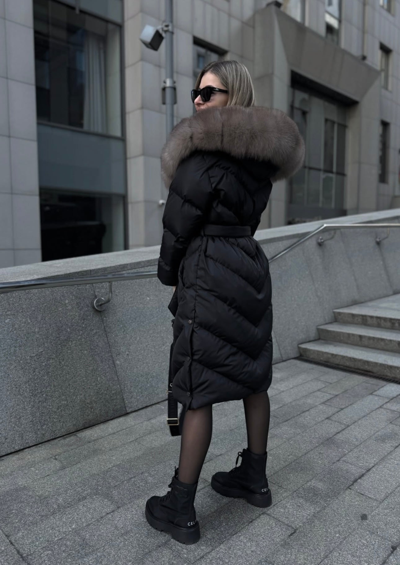 Nova™ | Elegante casaco com gola de pele sintética