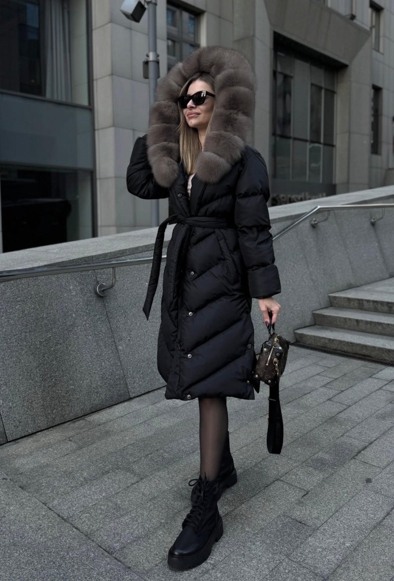 Nova™ | Elegante casaco com gola de pele sintética