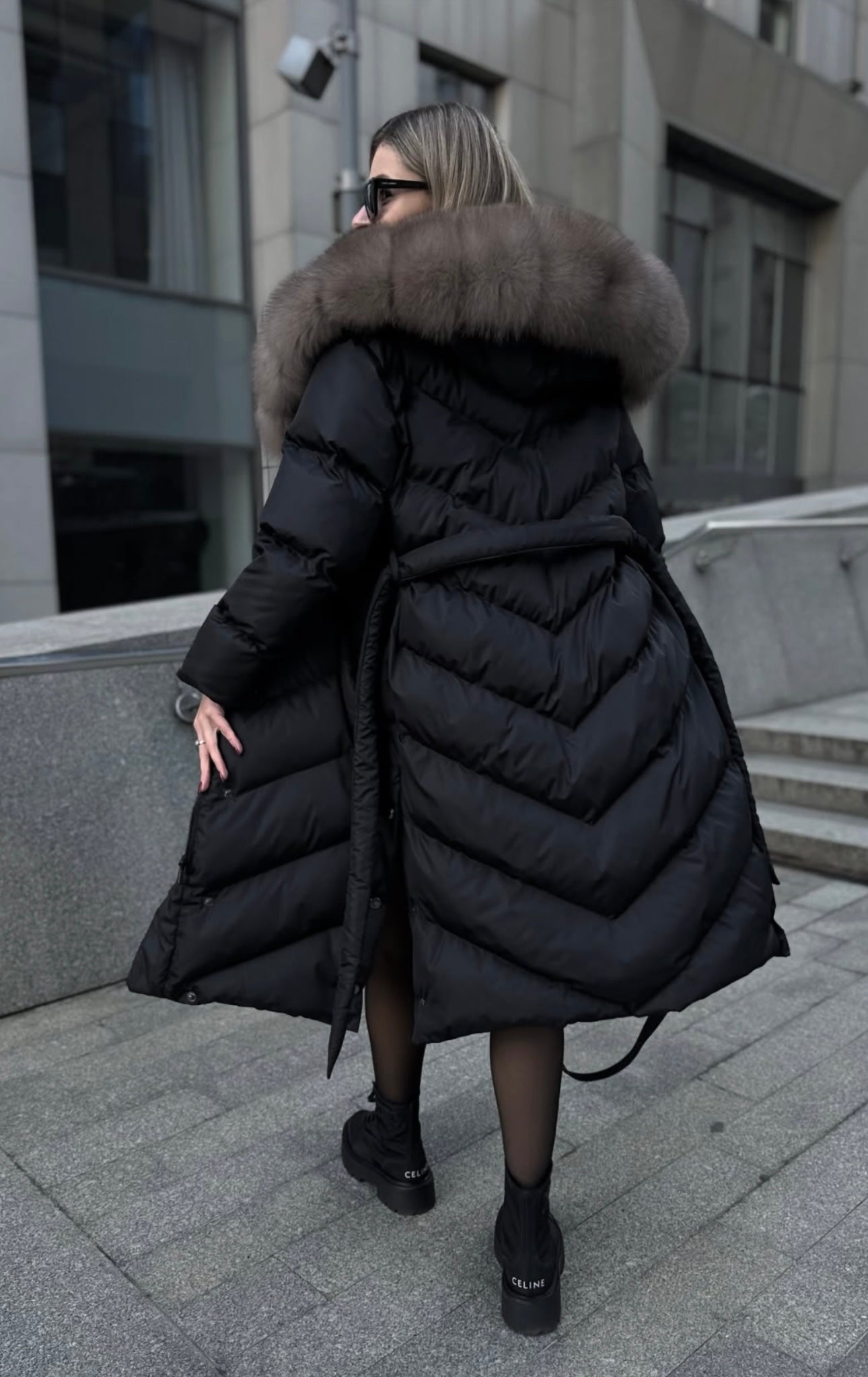 Nova™ | Elegante casaco com gola de pele sintética